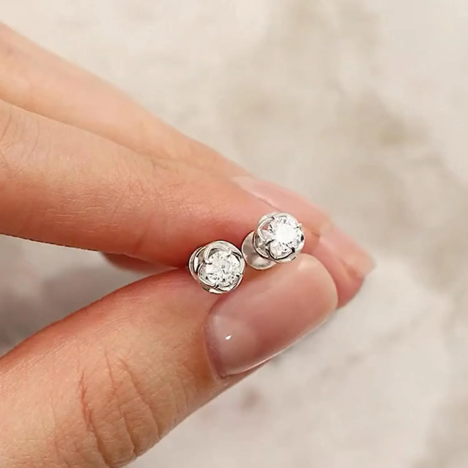 14K Gold Floral Round Diamond (1.00ct) Stud Earring, Solitaire Accent Clover Design, Minimalist Dainty Jewelry, Elegant Gift for Her.