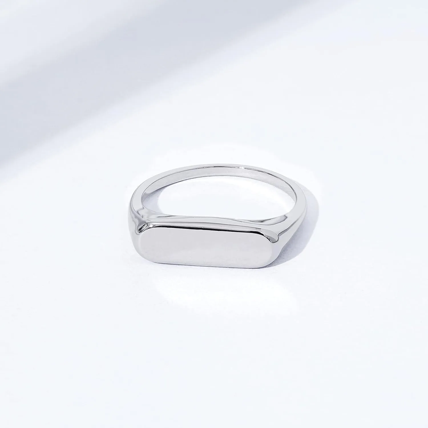 Amazon Essentials 14K Plated Sterling Silver Round Signet Ring