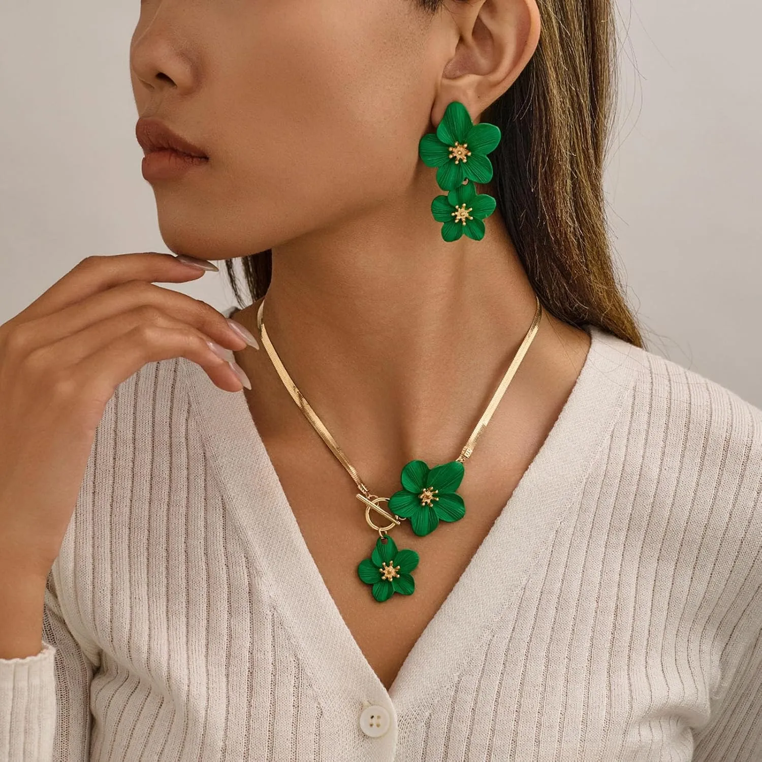 Angyape Chunky Gold Flower Earrings Necklace Set White Flower Pendant Necklace for Women Statement Large Floral Dangle Earrings Spring Trendy Jewelry Dresses