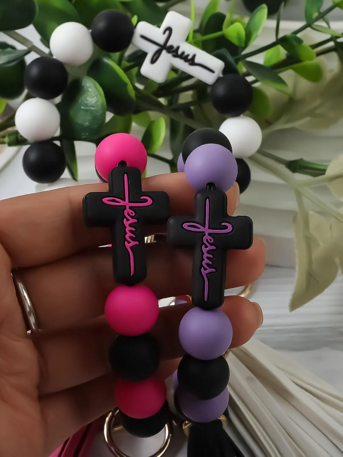 Beaded Keychain Wristlet Silicone Cross Elastic Wrist Key Ring Tassel Bangle Key Chains for Car Key Bracelet Women