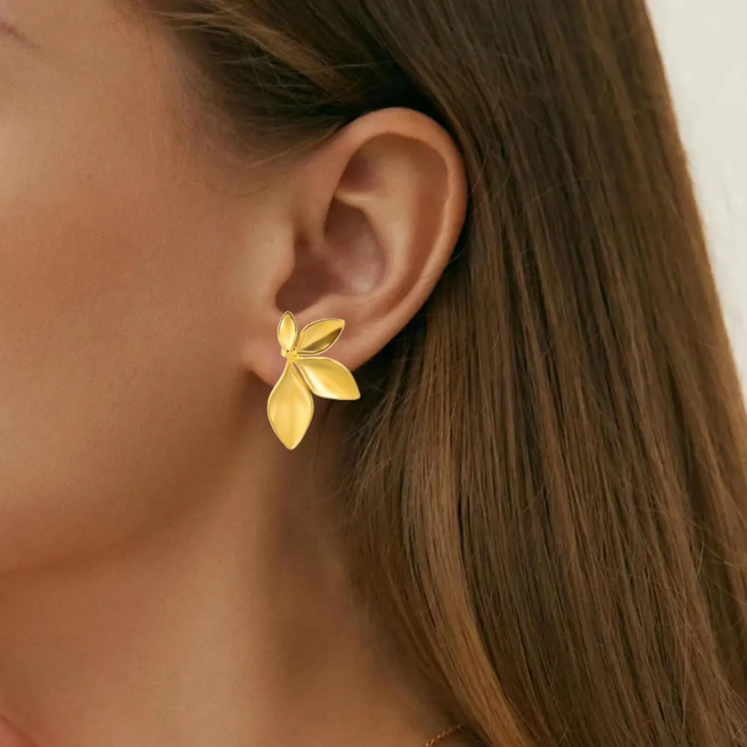 Charm Gold Flower Stud Earrings for Women,14K Gold Plated Hypoallergenic Large Flower Earrings Chunky Daisy Floral Pendant Earrings Trendy Statement Jewelry