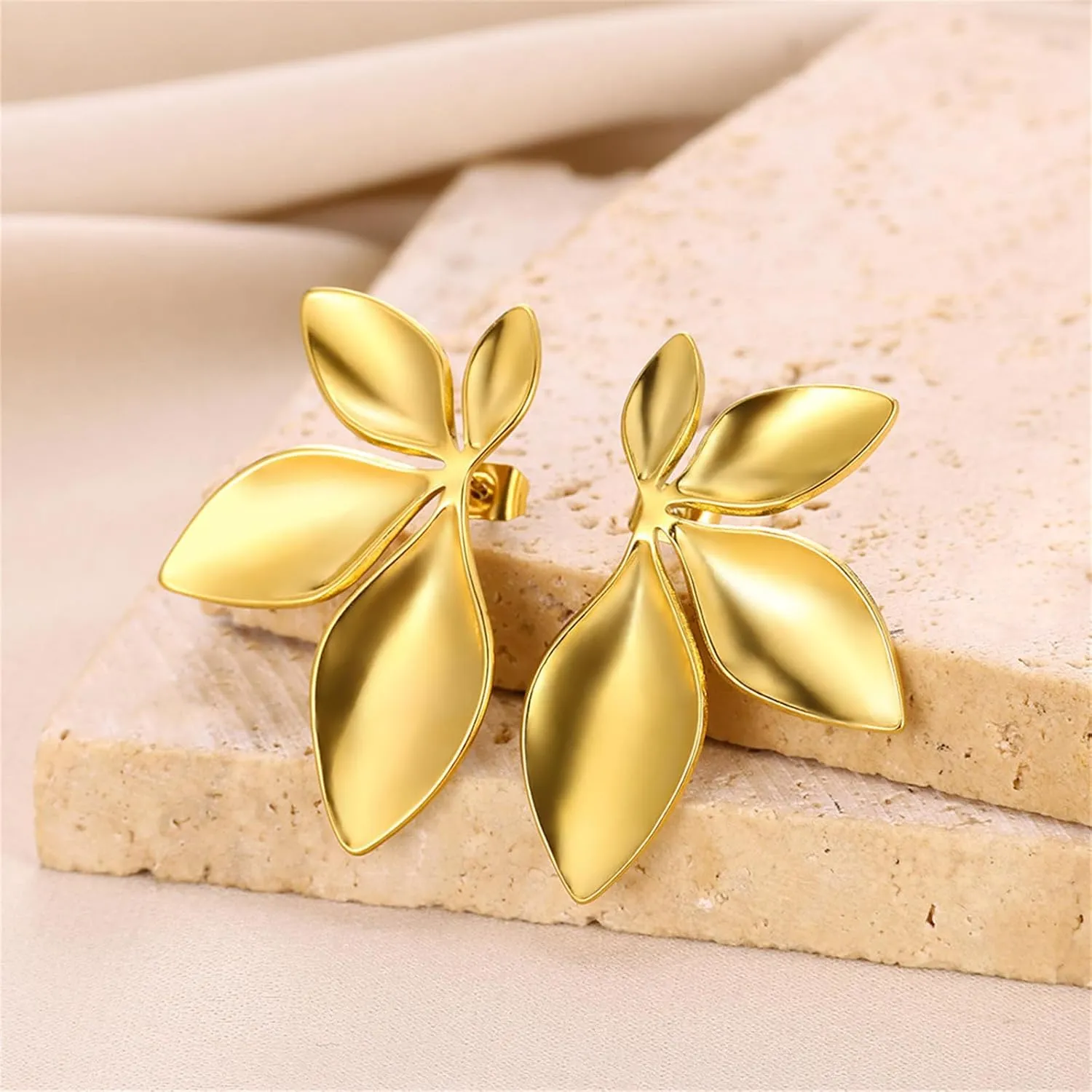 Charm Gold Flower Stud Earrings for Women,14K Gold Plated Hypoallergenic Large Flower Earrings Chunky Daisy Floral Pendant Earrings Trendy Statement Jewelry