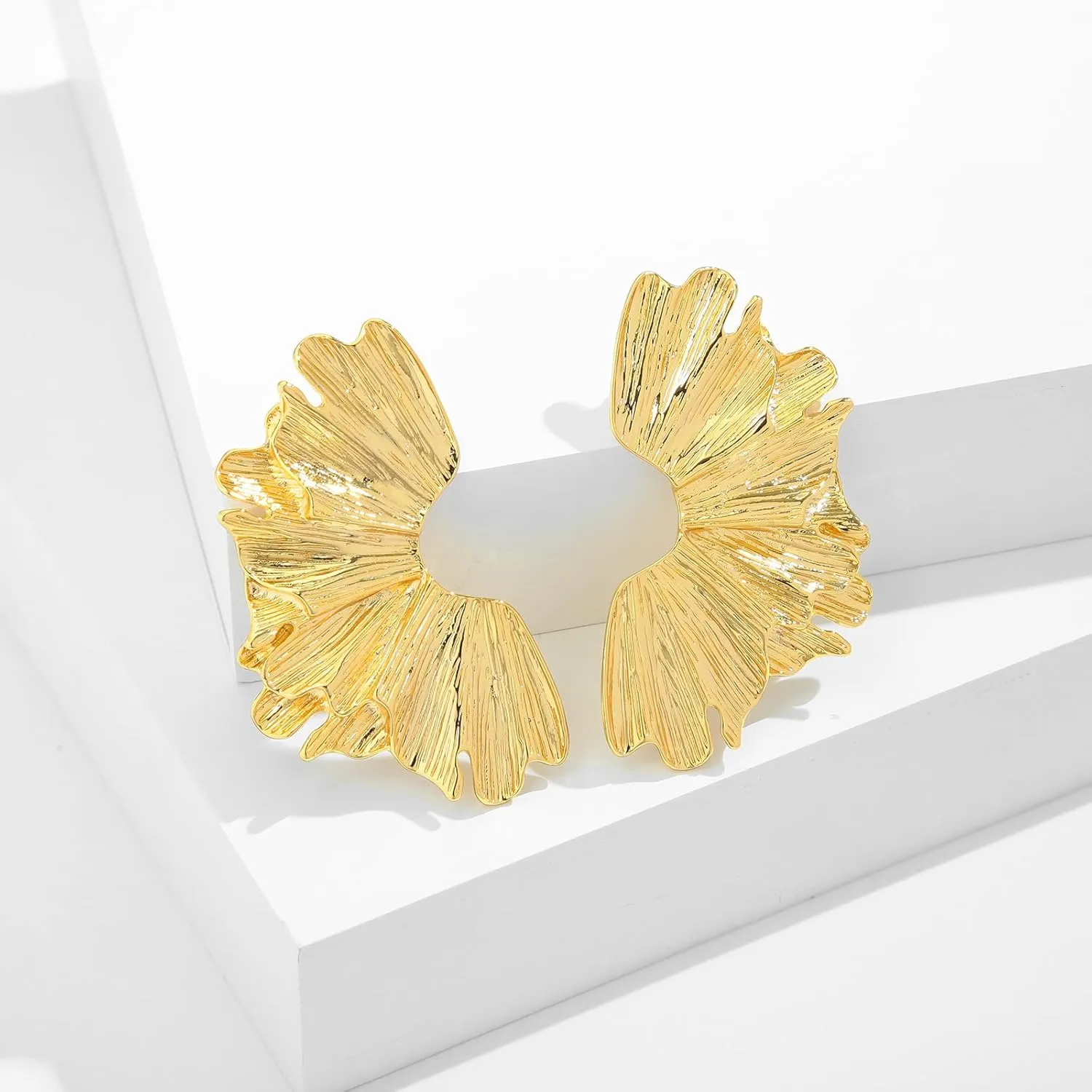 Chunky Gold Flower Earrings for Women Vintage Boho Summer Spring Petal Statement Earrings Trendy Large Floral Dangle Earring