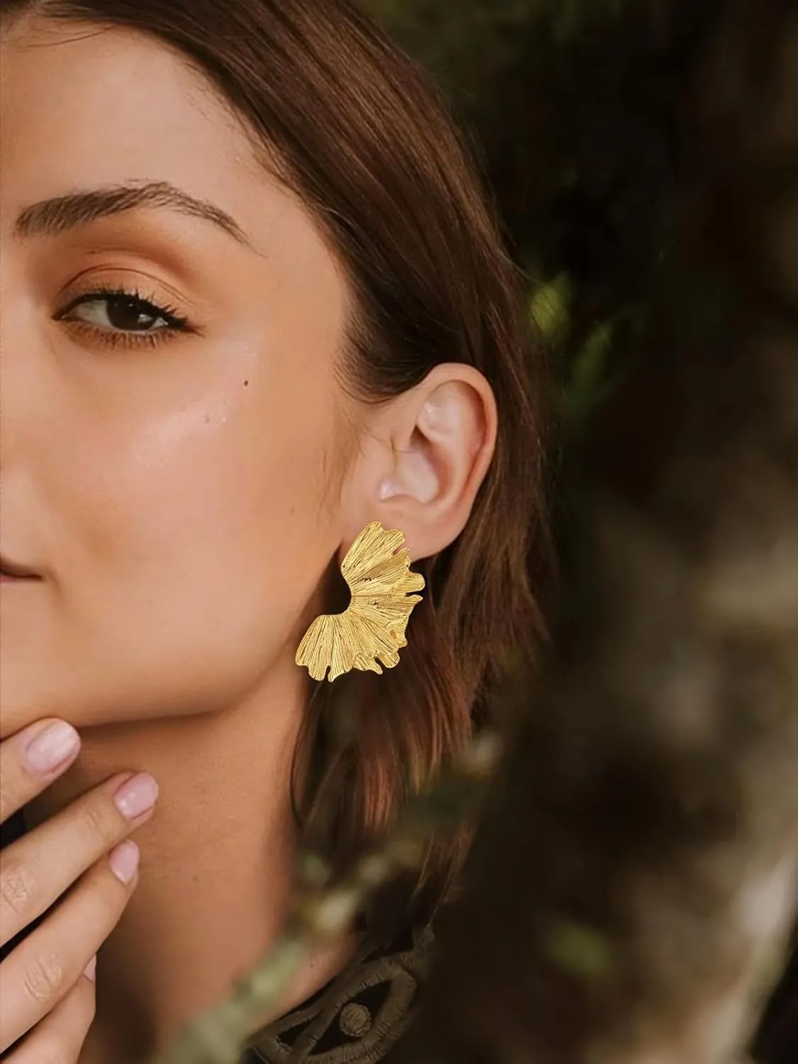 Chunky Gold Flower Earrings for Women Vintage Boho Summer Spring Petal Statement Earrings Trendy Large Floral Dangle Earring