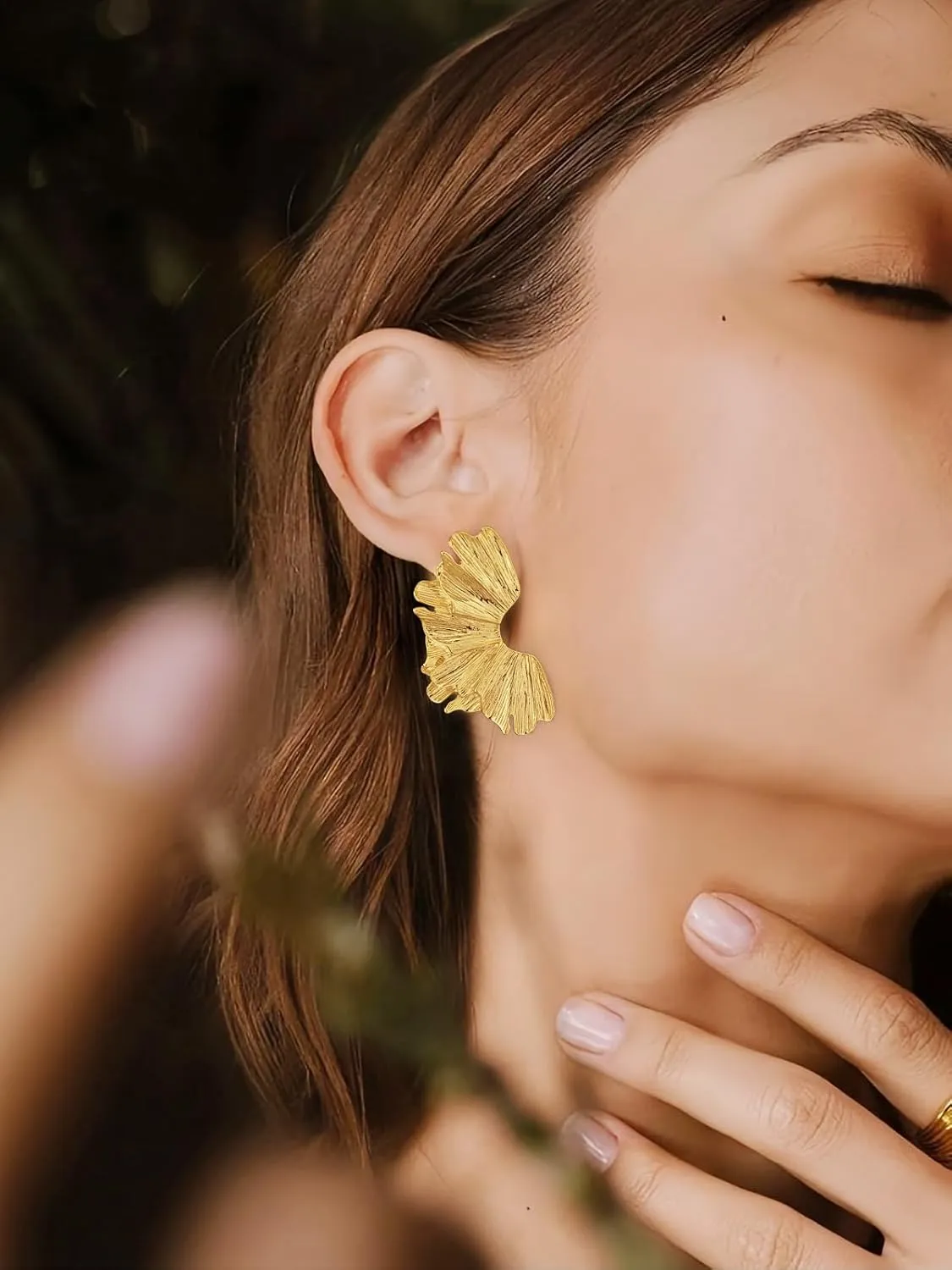 Chunky Gold Flower Earrings for Women Vintage Boho Summer Spring Petal Statement Earrings Trendy Large Floral Dangle Earring