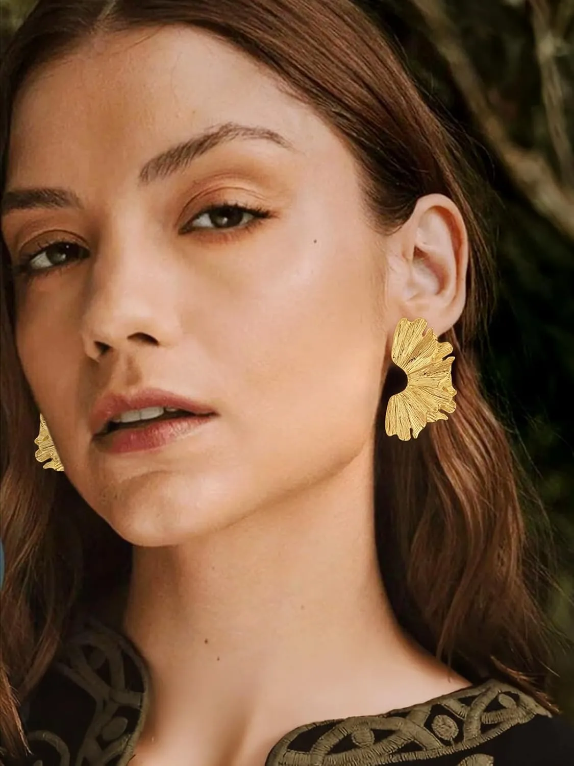 Chunky Gold Flower Earrings for Women Vintage Boho Summer Spring Petal Statement Earrings Trendy Large Floral Dangle Earring
