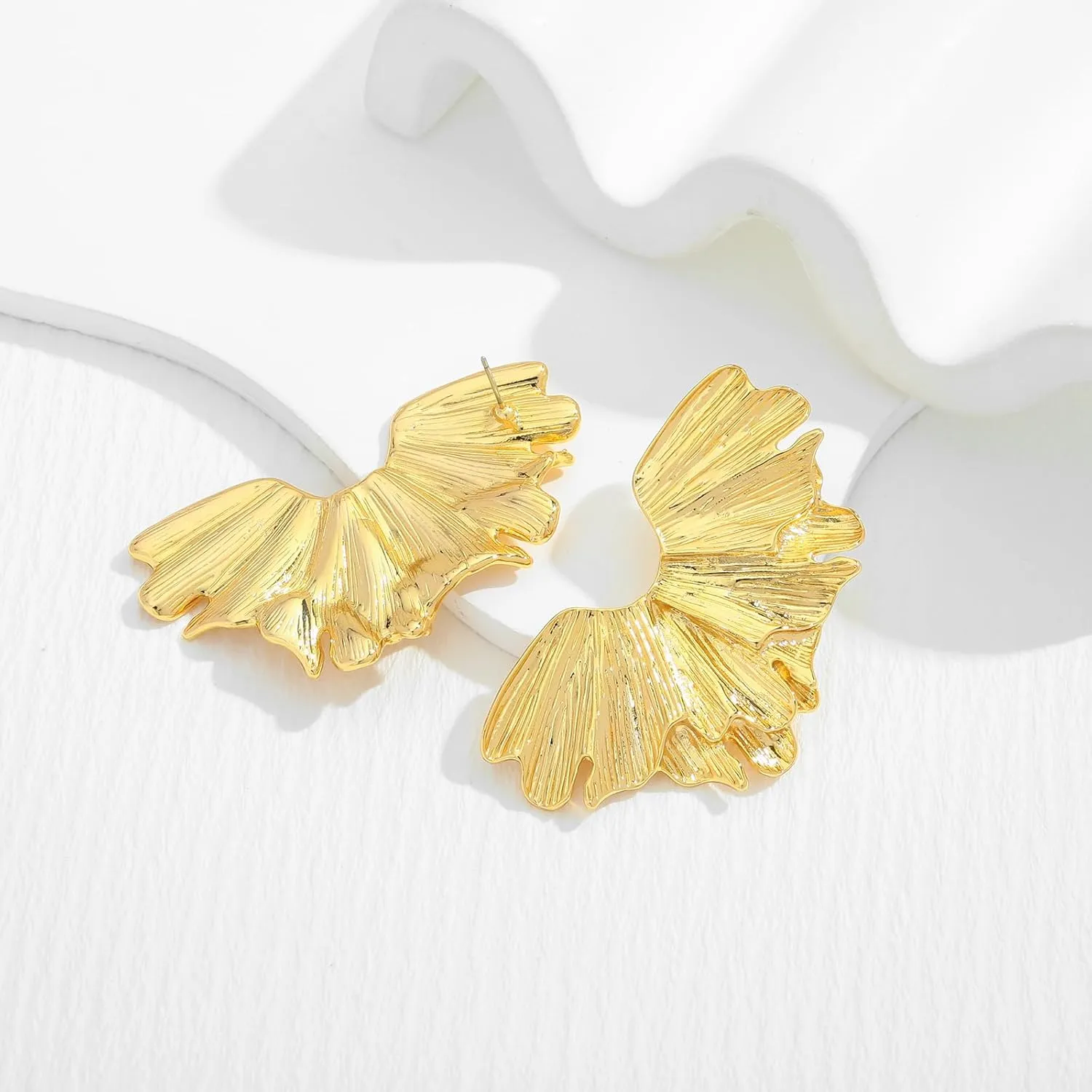 Chunky Gold Flower Earrings for Women Vintage Boho Summer Spring Petal Statement Earrings Trendy Large Floral Dangle Earring