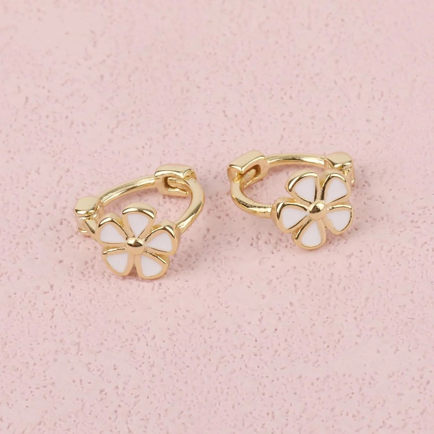 Daisy Flower Hoop Earrings, Daisy Earrings Girls Hoop Earrings Kids Hoop Earrings for Girls Small Floral Huggie Earrings for Teens Baby Girls Women