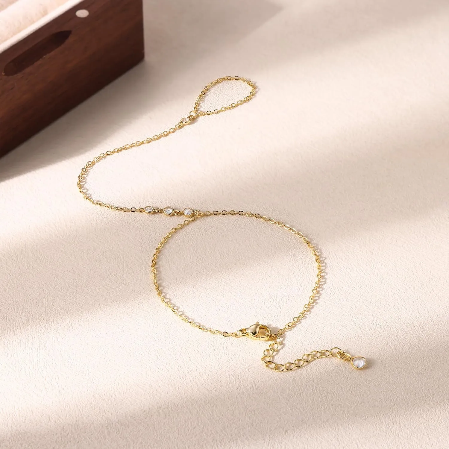 Gold Hand Chain Bracelet for Women, 14k Gold Plated Finger Ring Bracelet Dainty Adjustable Gold Hand Bracelets for Women Non Tarnish Trendy Simple Jewelry for Women