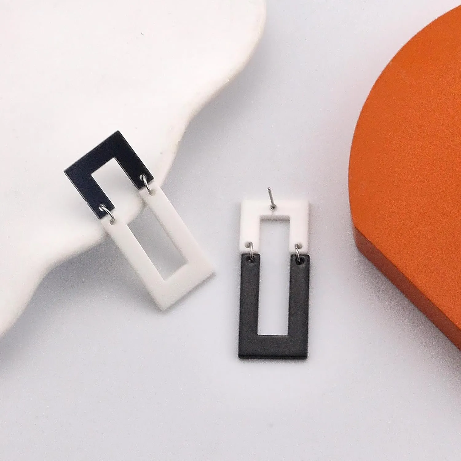 Retro 80s Neon Earrings for Women Acrylic Round Rectangle Dangle Earrings Colorful Geometric Neon Drop Earrings Glow Party Halloween Neon Earrings