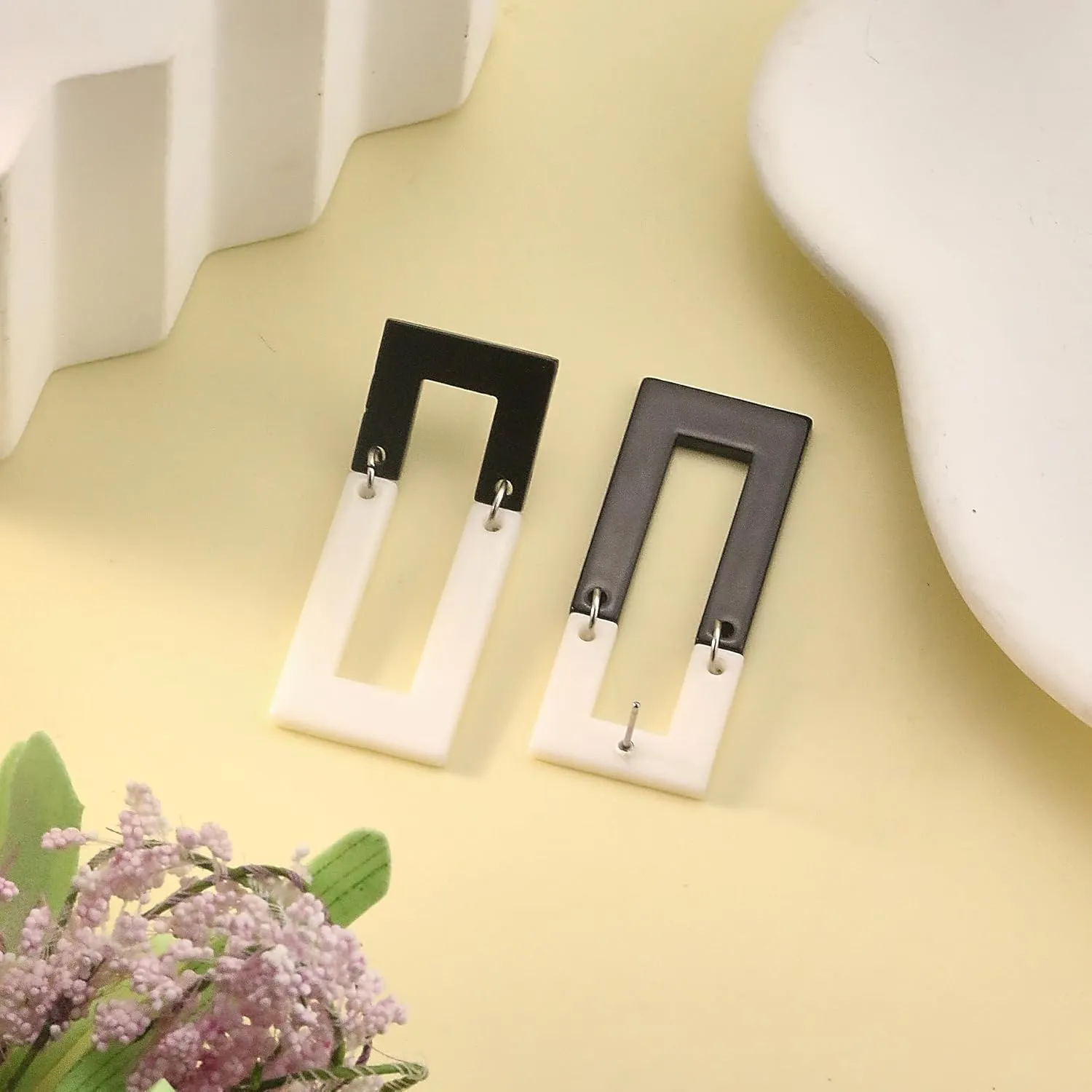 Retro 80s Neon Earrings for Women Acrylic Round Rectangle Dangle Earrings Colorful Geometric Neon Drop Earrings Glow Party Halloween Neon Earrings
